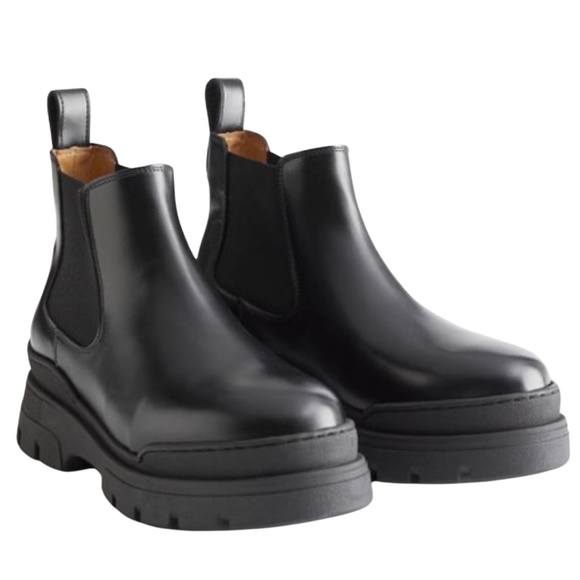 & Other Stories Shoes - Chunky leather chelsea boot - NWT